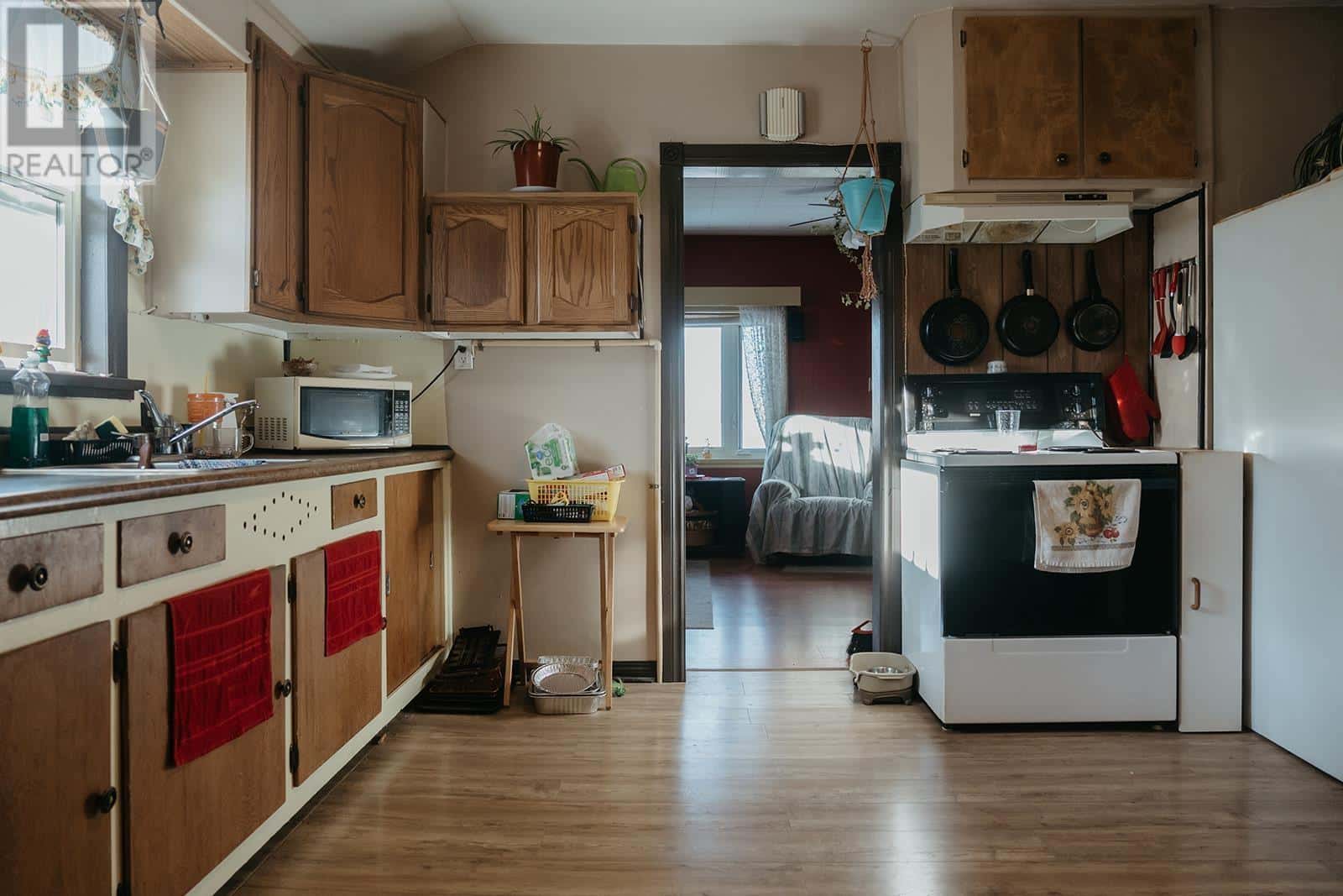 529 Fourth AVE S — Kenora, Ontario - Photo 4 of 28