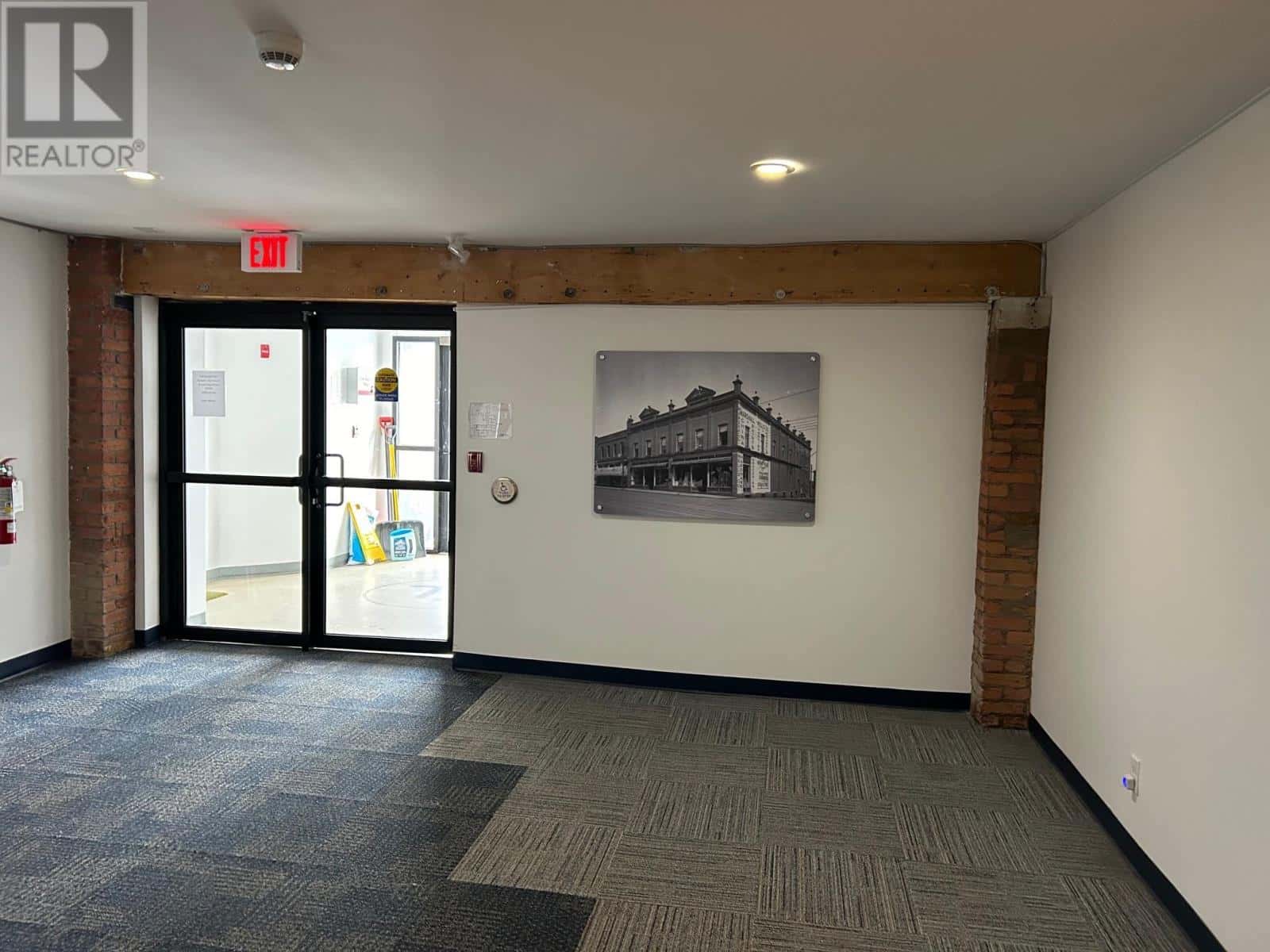 103 37 Cumberland ST S — Thunder Bay, Ontario - Photo 2 of 20