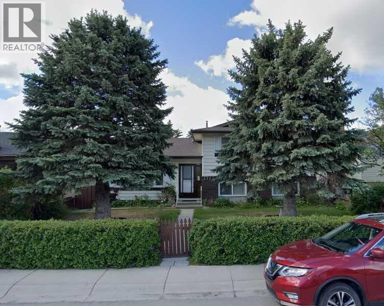 7723 67 Avenue NW — Calgary, Alberta - Main photo