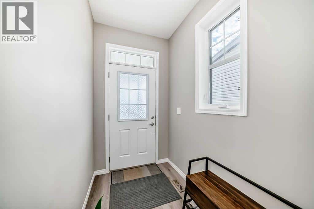 43 Carrington Crescent NW — Calgary, Alberta - Photo 3 of 36