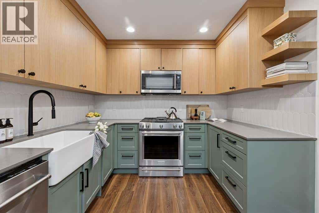 15 901 W 17 STREET — North Vancouver, British Columbia - Photo 3 of 27