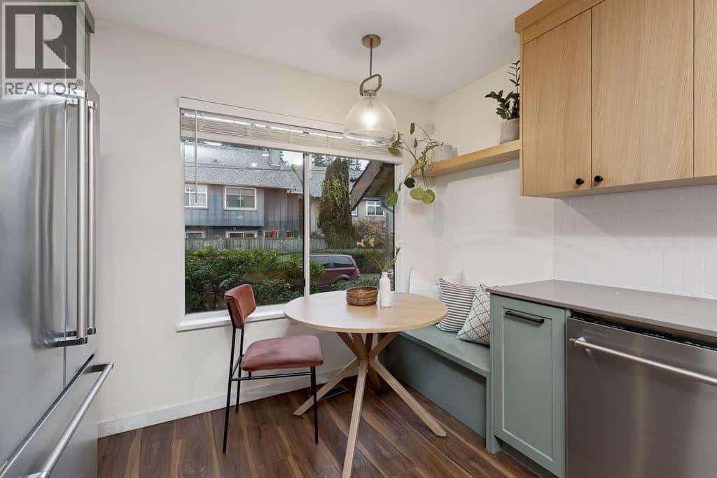 15 901 W 17 STREET — North Vancouver, British Columbia - Photo 4 of 27