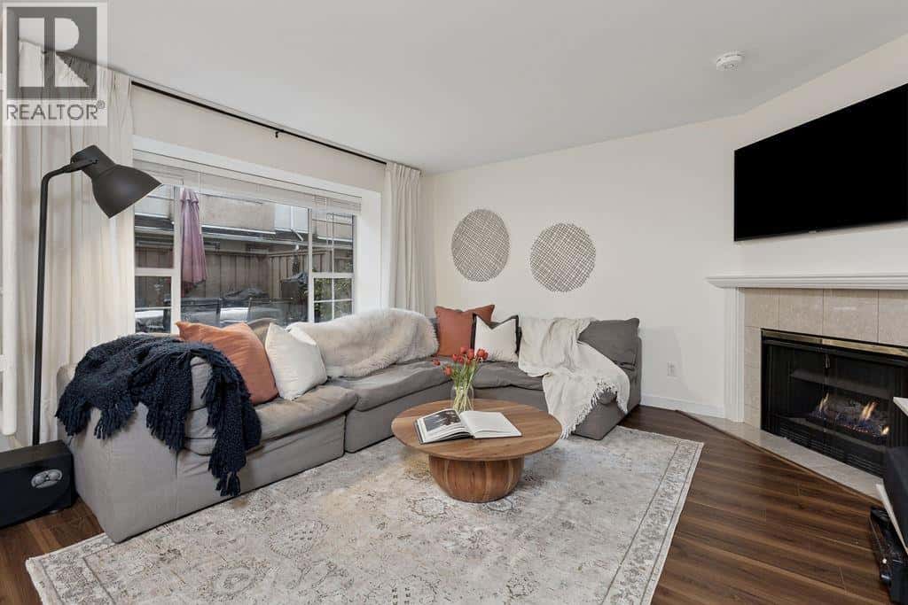 15 901 W 17 STREET — North Vancouver, British Columbia - Photo 5 of 27