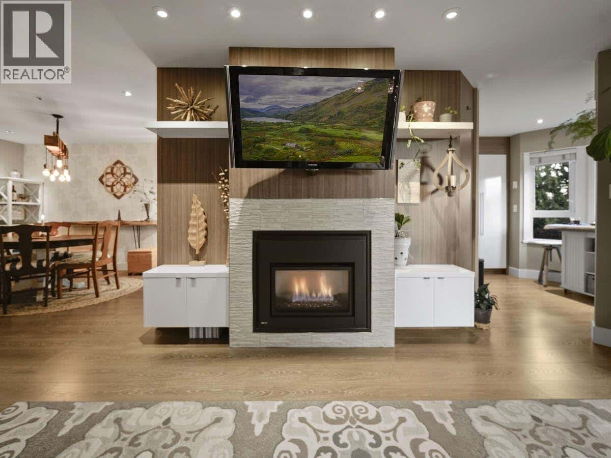 202 2250 SE MARINE DRIVE — Vancouver, British Columbia - Photo 3 of 38