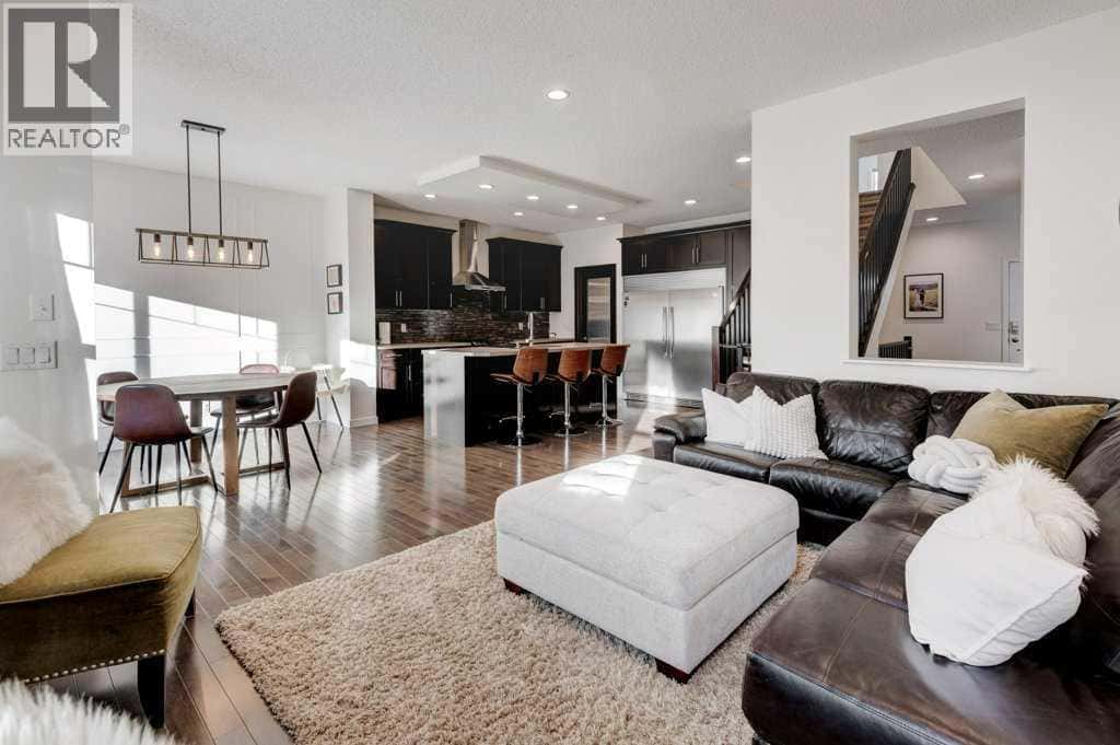 237 Cimarron Vista Way — Okotoks, Alberta - Photo 4 of 36