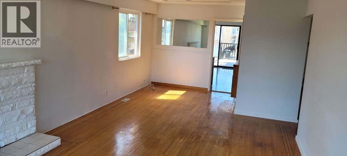 7669 BURGESS STREET — Burnaby, British Columbia - Photo 4 of 33