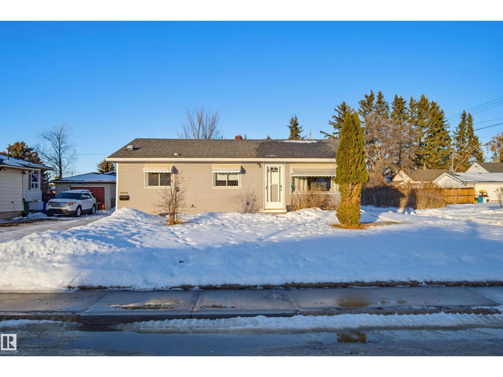 4704 54 AV — Wetaskiwin, Alberta - Main photo
