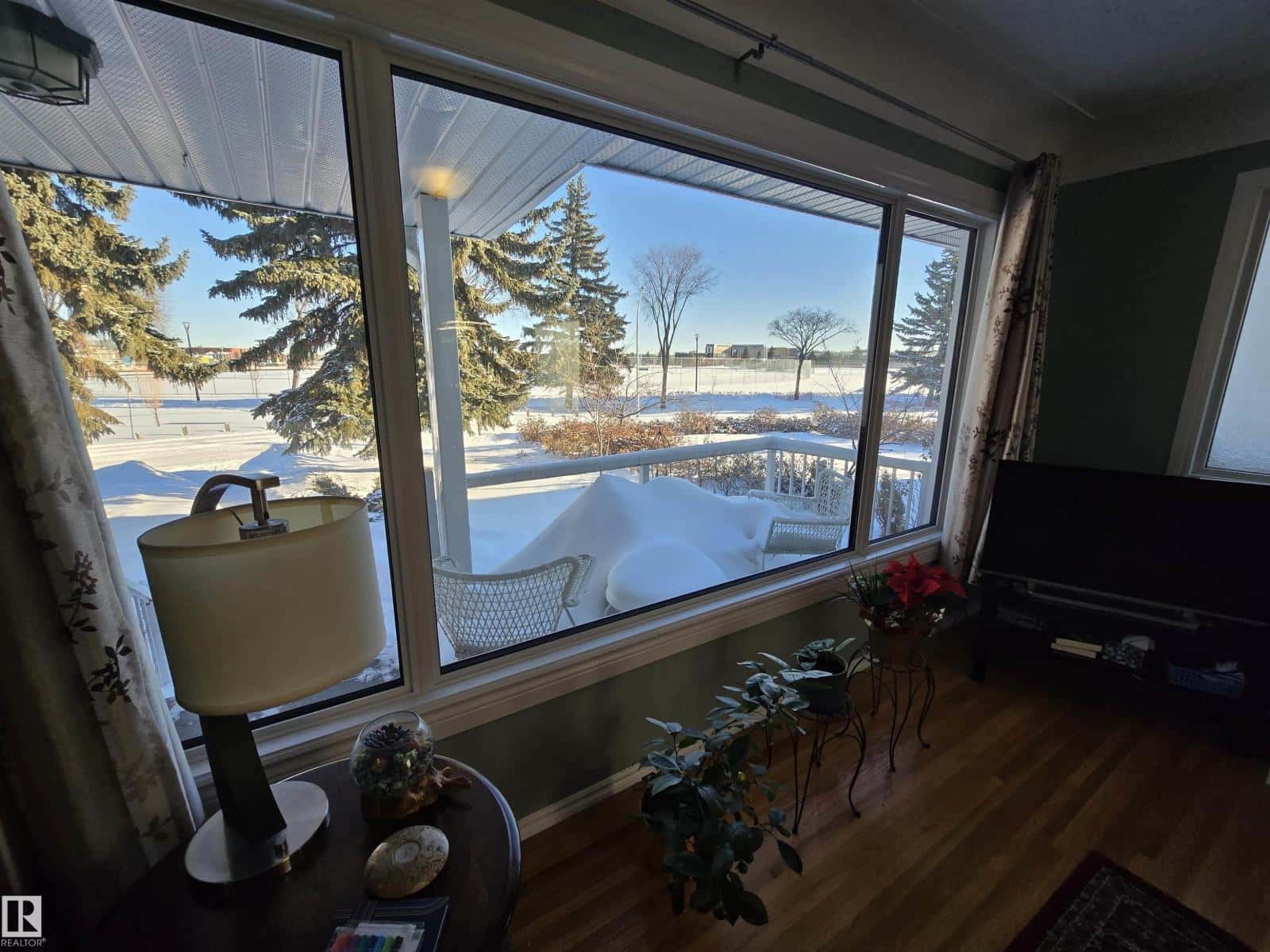 11303 113A AV NW NW — Edmonton, Alberta - Photo 5 of 48