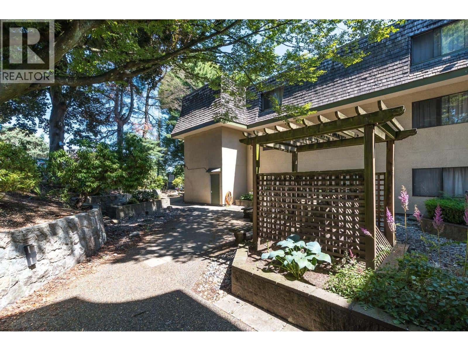 107 466 E EIGHTH AVENUE — New Westminster, British Columbia - Photo 2 of 3