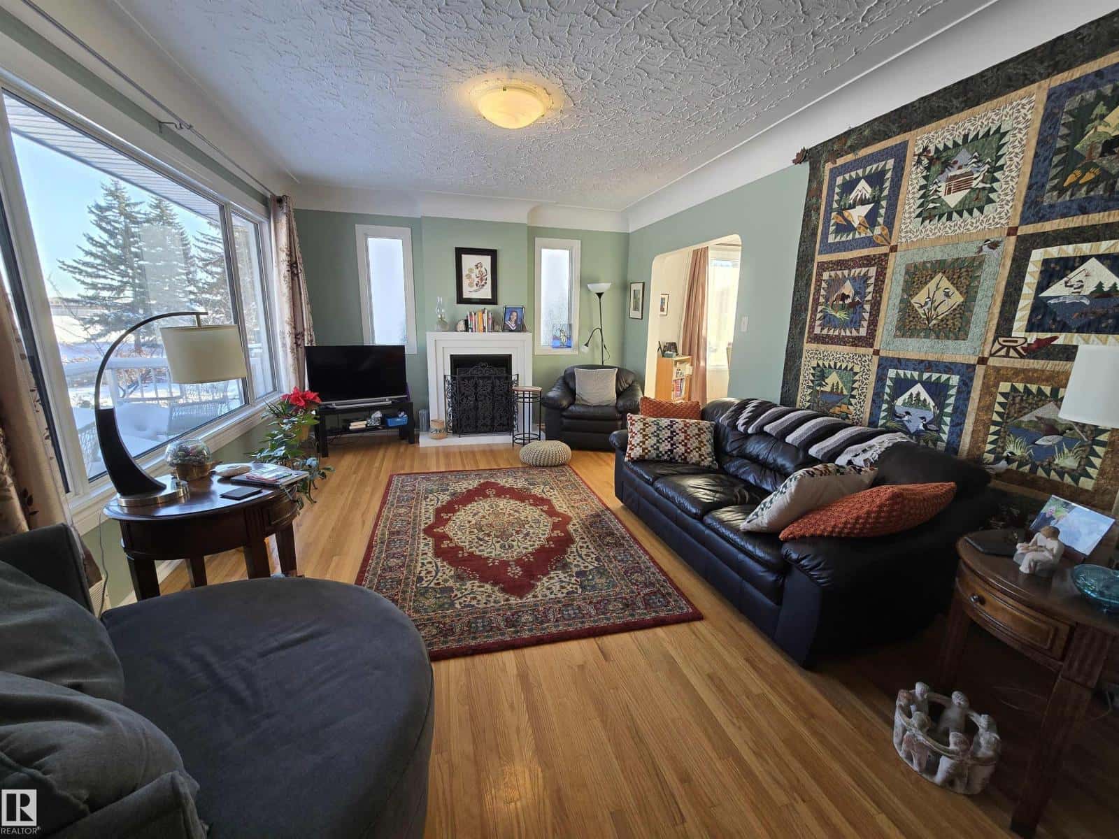 11303 113A AV NW NW — Edmonton, Alberta - Photo 4 of 48