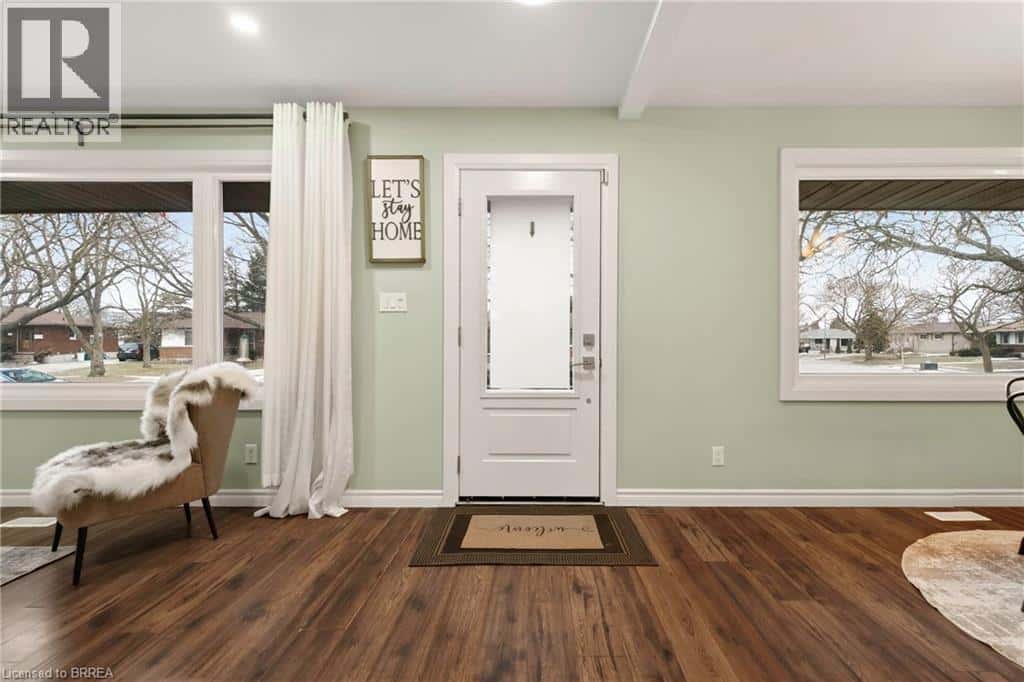 43 BLUERIDGE Crescent — Brantford, Ontario - Photo 2 of 29