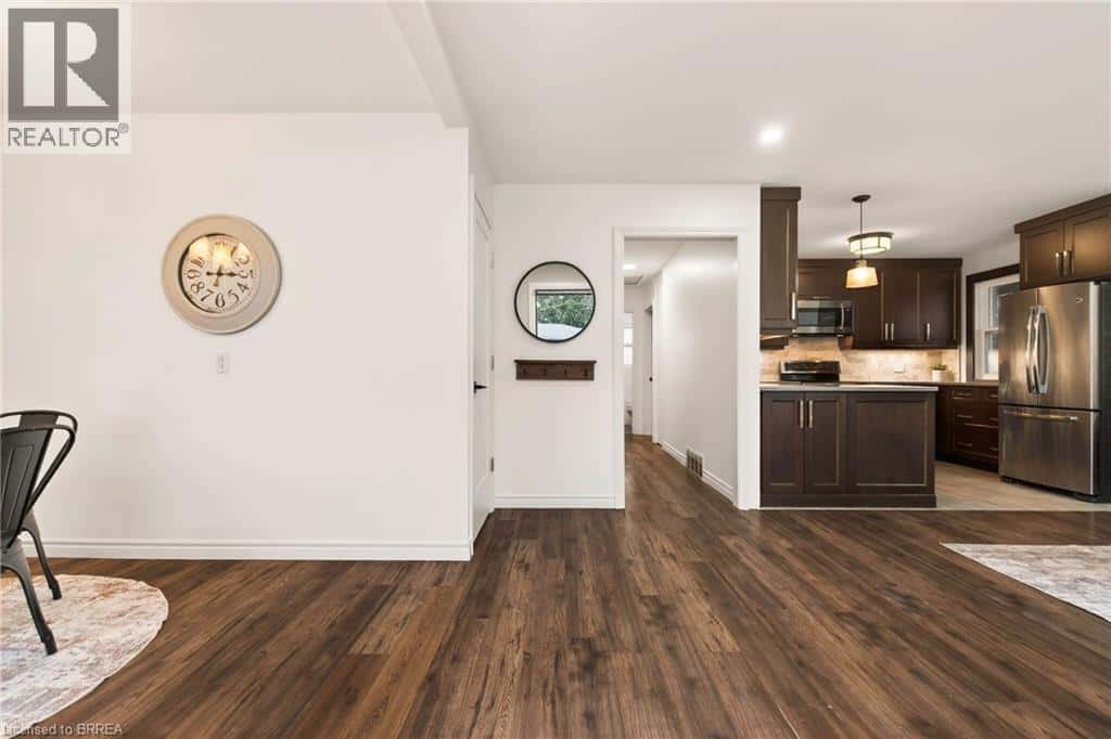 43 BLUERIDGE Crescent — Brantford, Ontario - Photo 3 of 29