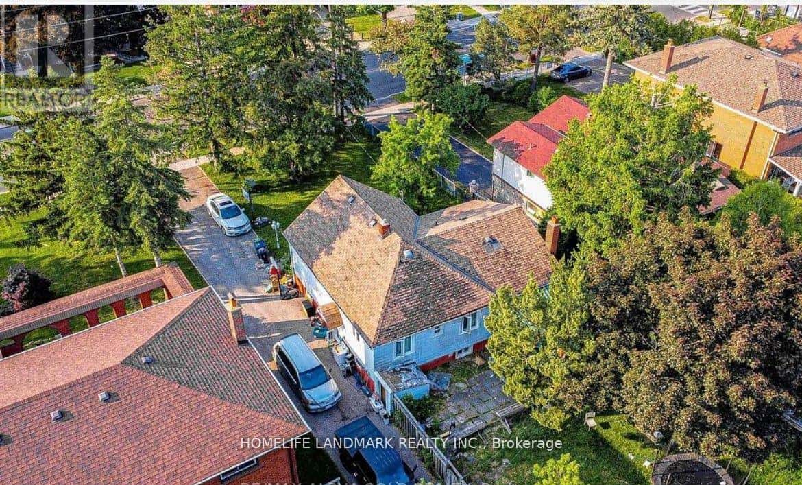 247 DREWRY AVENUE — Toronto (Newtonbrook West), Ontario - Photo 3 of 3