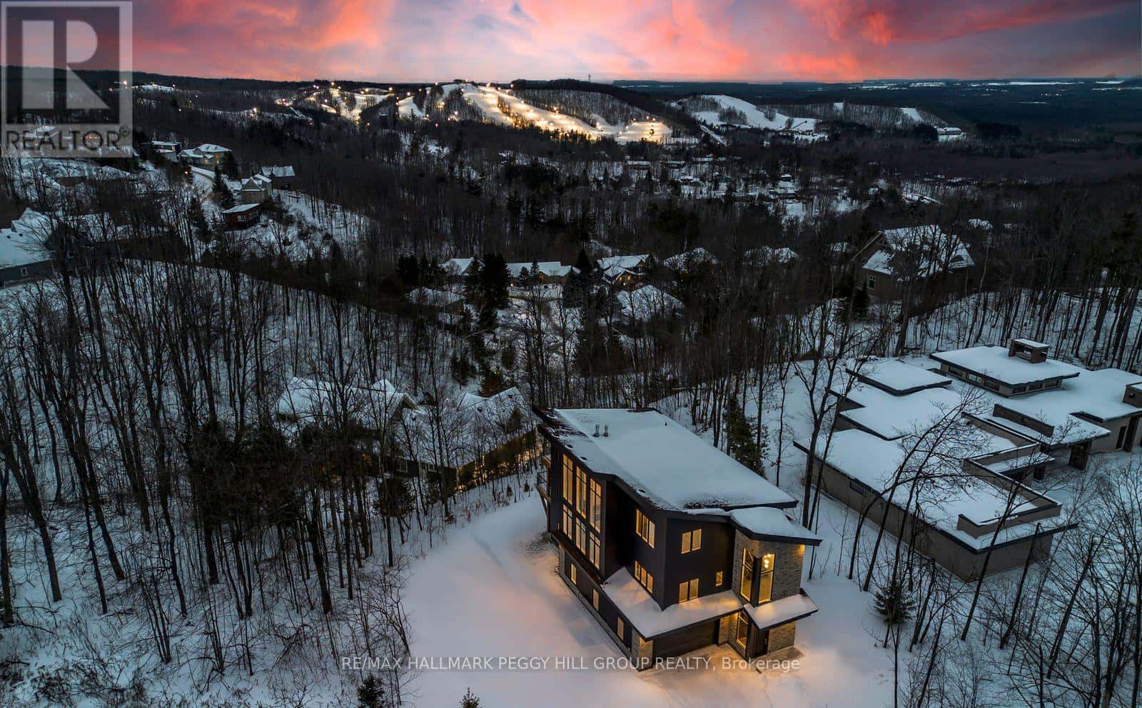 3316 LINE 4 N — Oro-Medonte (Horseshoe Valley), Ontario - Photo 2 of 40