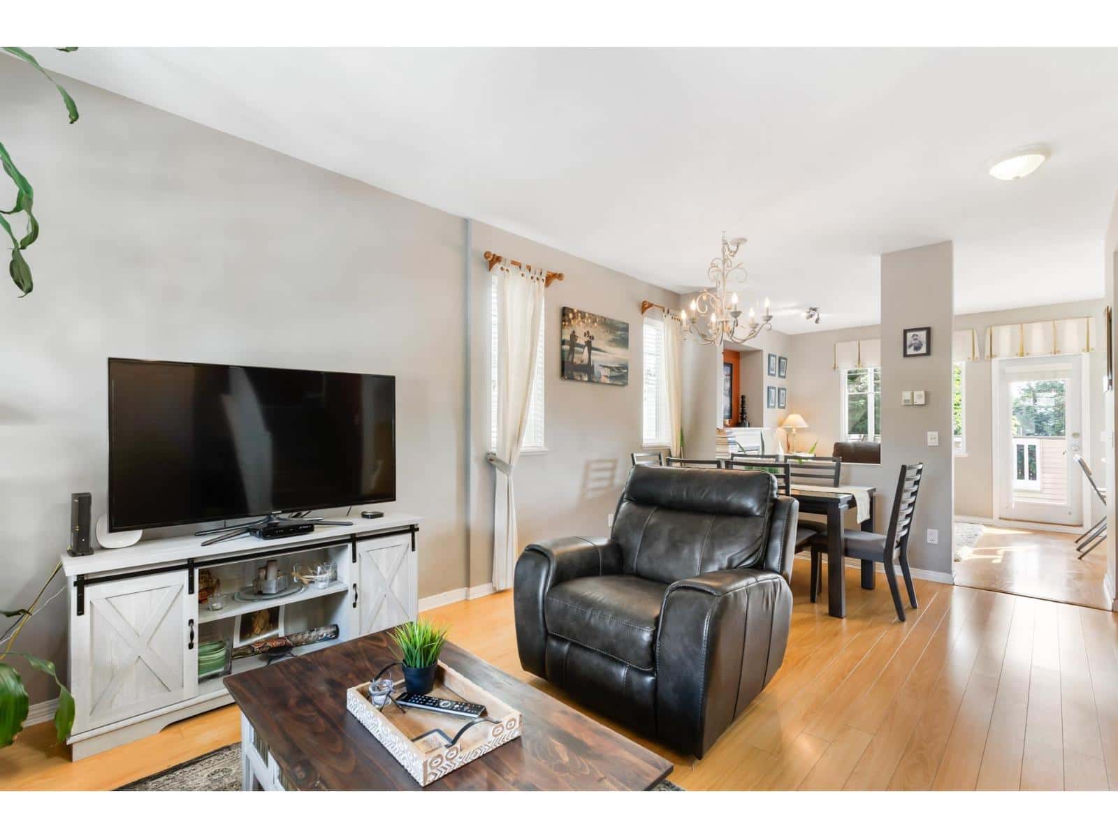 14876 56A AVENUE — Surrey, British Columbia - Photo 5 of 39