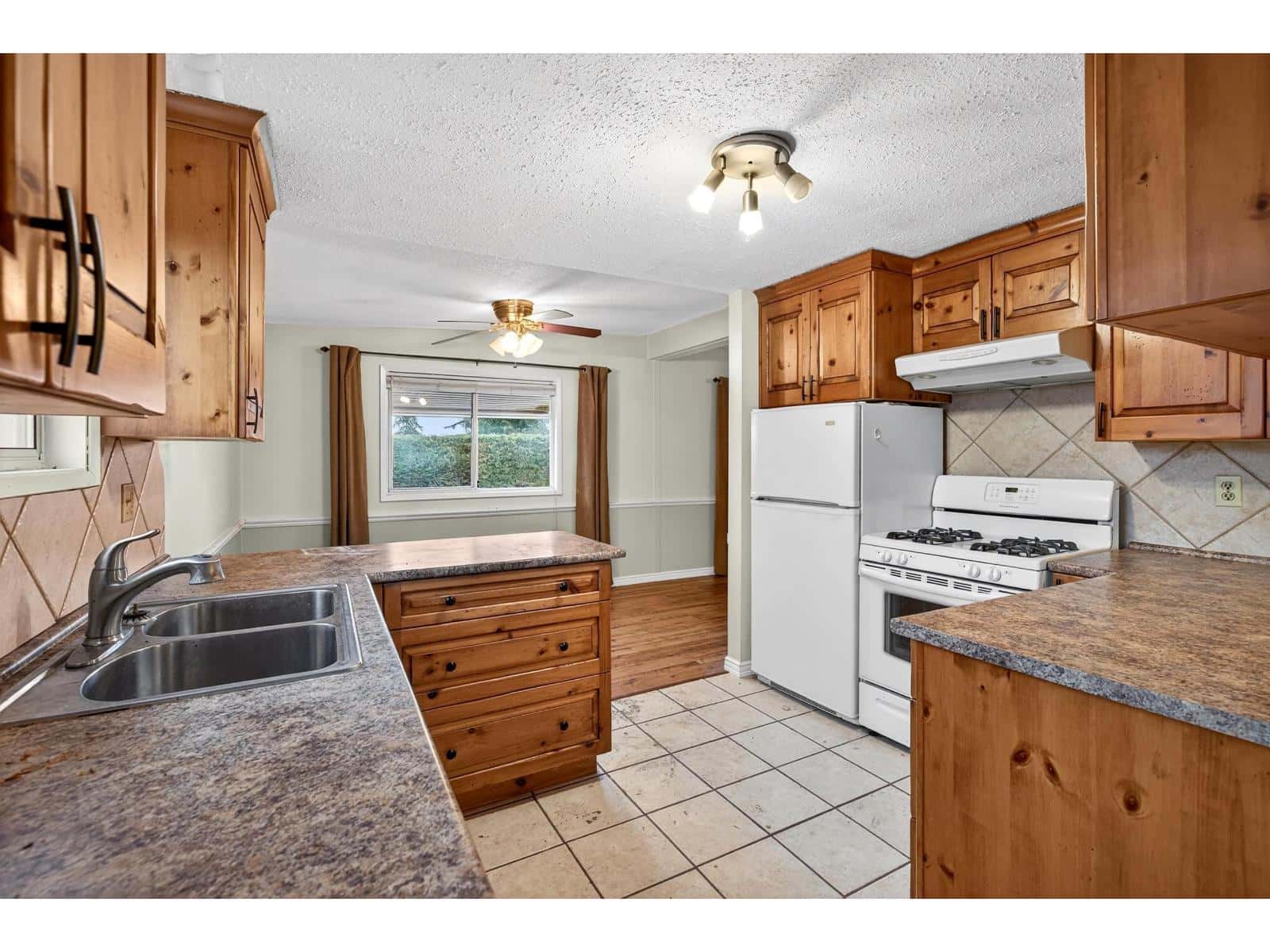 126 27111 0 AVENUE — Langley, British Columbia - Photo 5 of 30