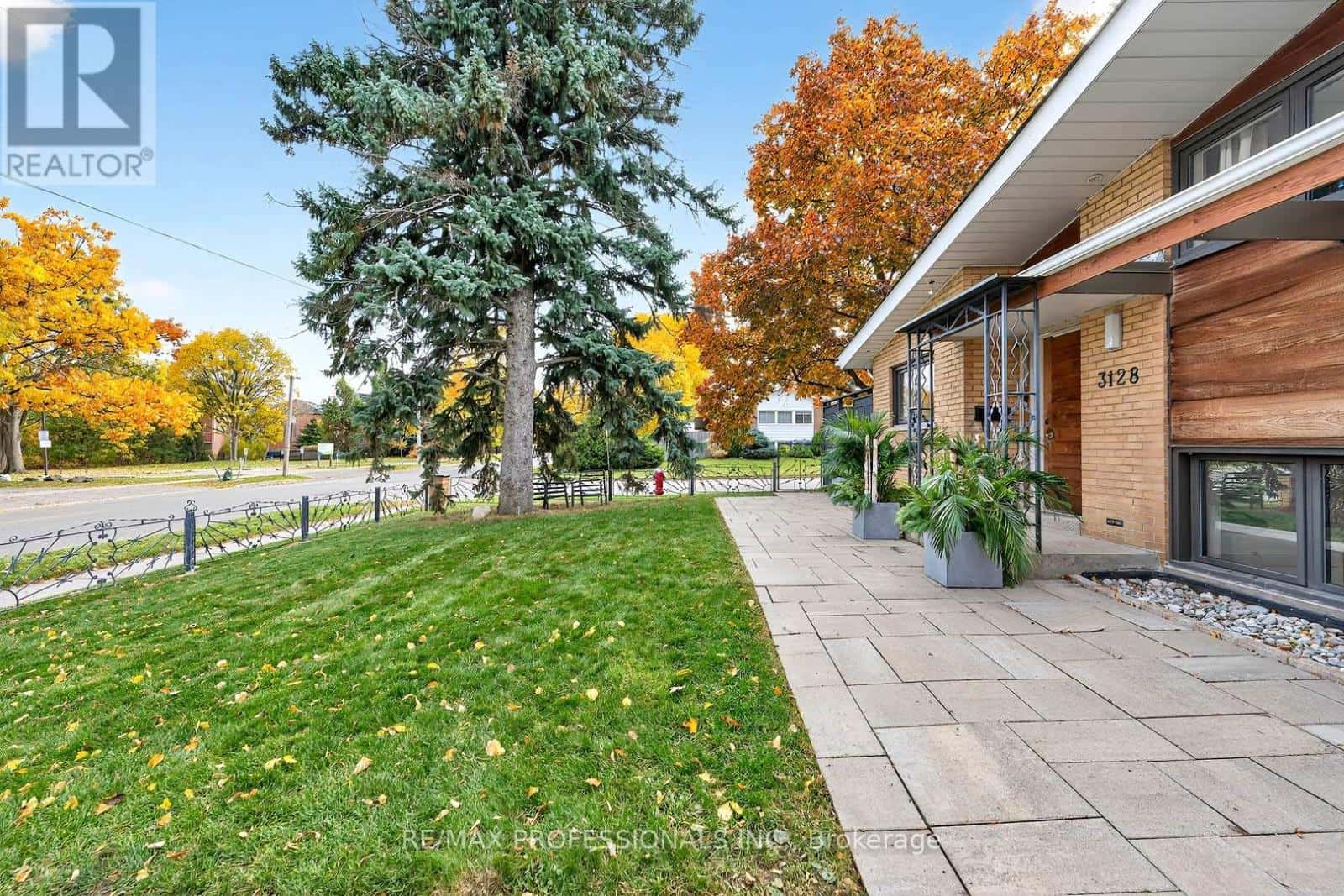 3128 CONSTITUTION BOULEVARD — Mississauga (Applewood), Ontario - Photo 4 of 50