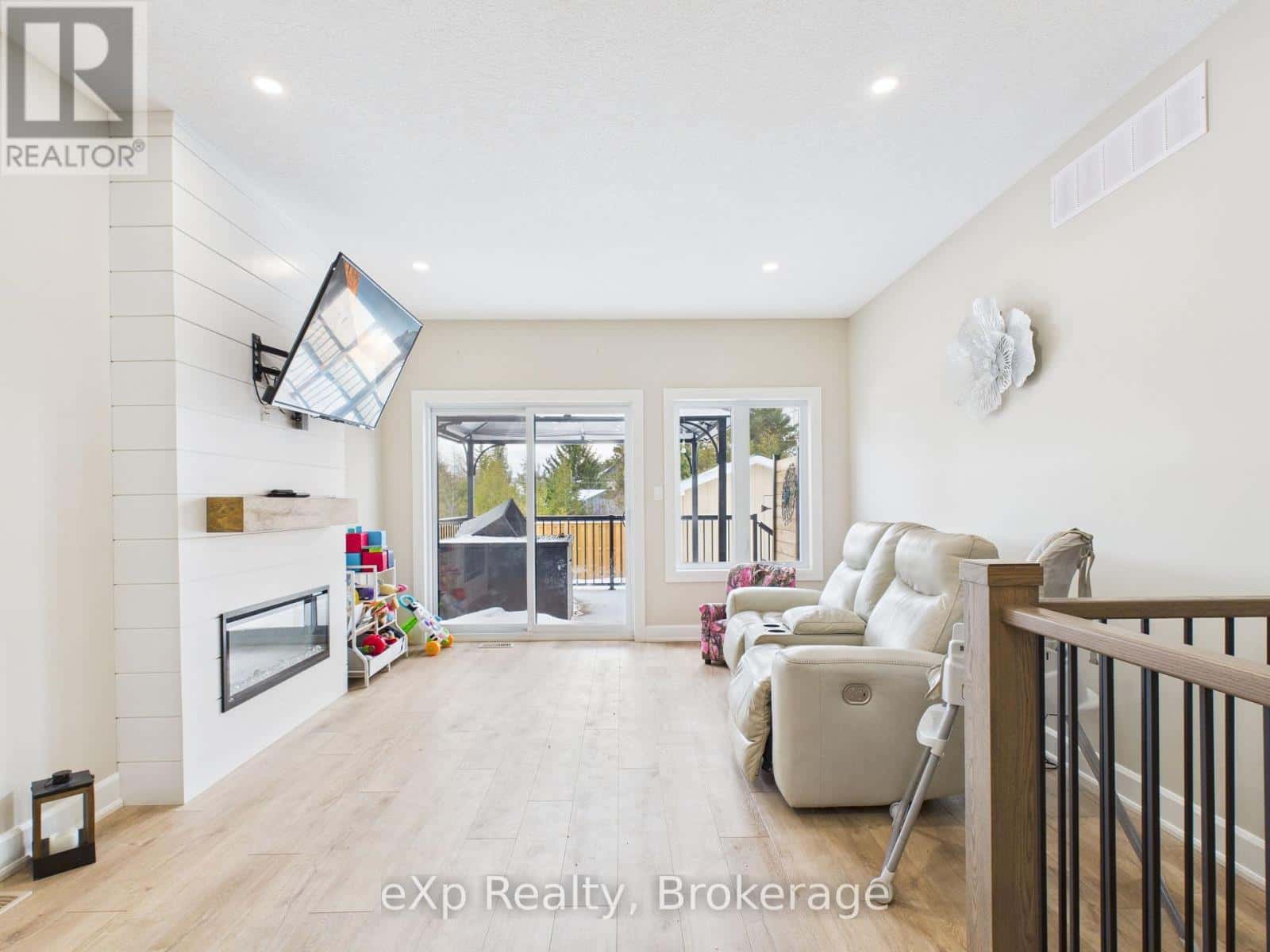 221130 GREY ROAD 9 — West Grey (Neustadt), Ontario - Photo 4 of 18