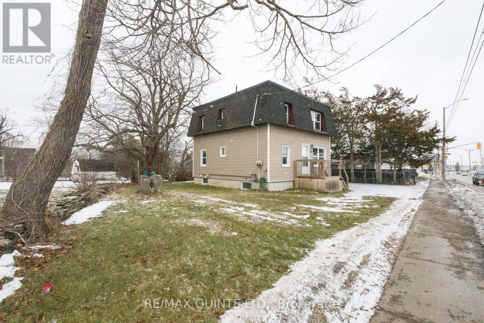 325 SIDNEY STREET — Belleville (Belleville Ward), Ontario - Photo 2 of 34