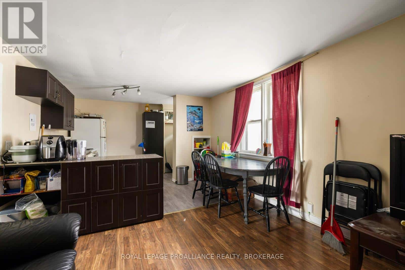 242 COLBORNE STREET — Kingston (East of Sir John A. Blvd), Ontario - Photo 5 of 25