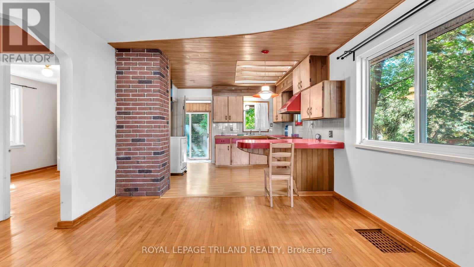 1041 HAMILTON ROAD — London East (East O), Ontario - Photo 4 of 27