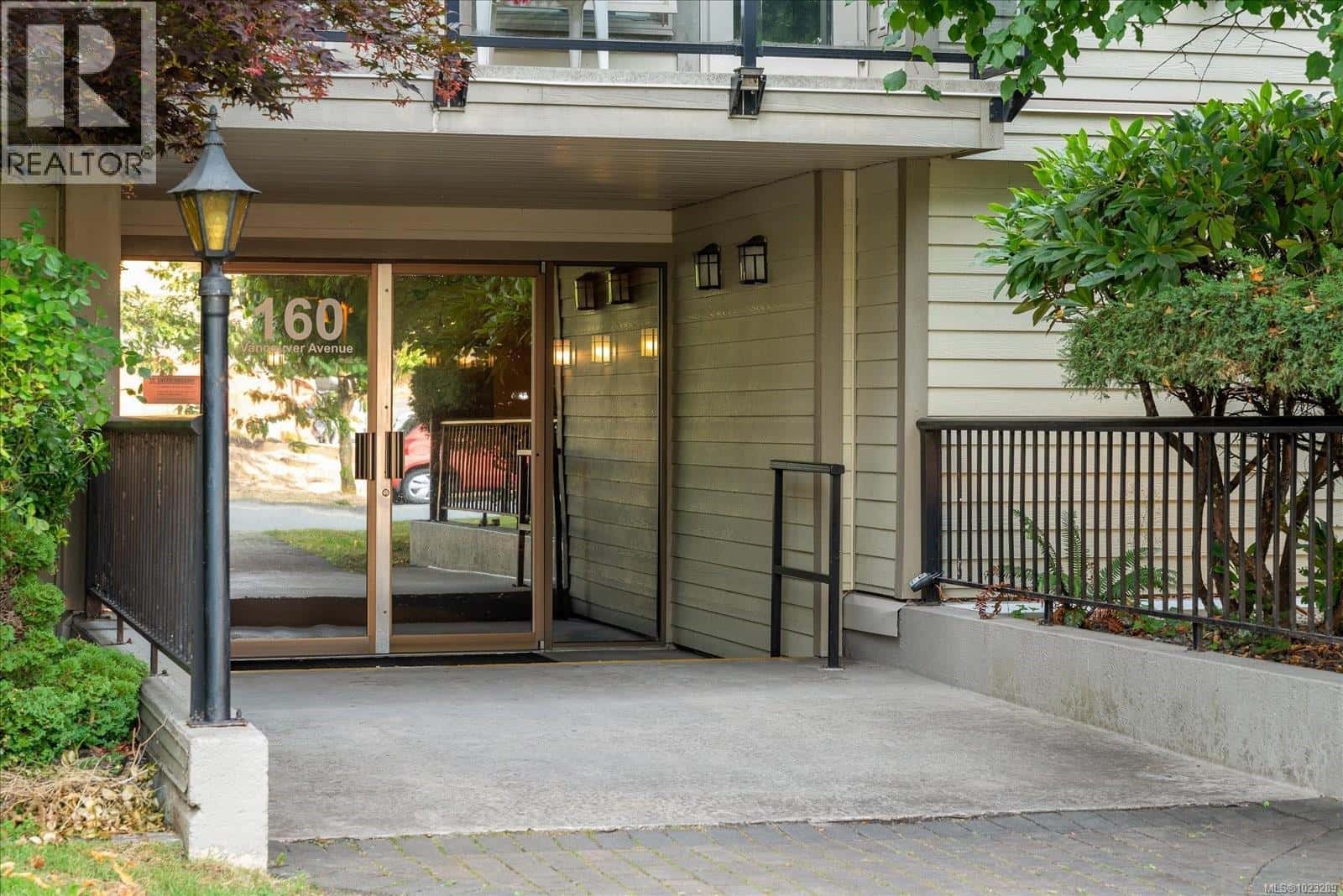 308 160 Vancouver Ave — Nanaimo, British Columbia - Photo 3 of 47