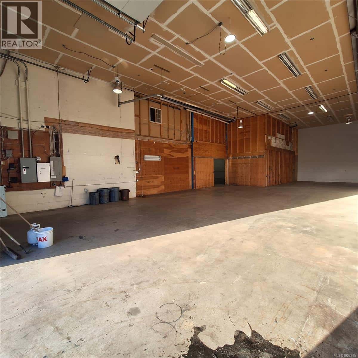 3043 Barons Rd — Nanaimo, British Columbia - Photo 4 of 17