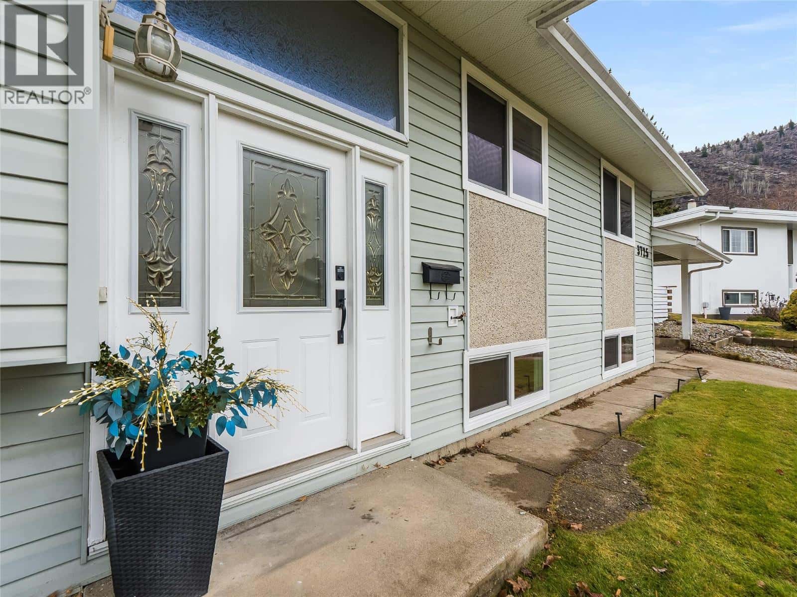 3725 Dogwood Drive — Trail, British Columbia - Photo 2 of 58