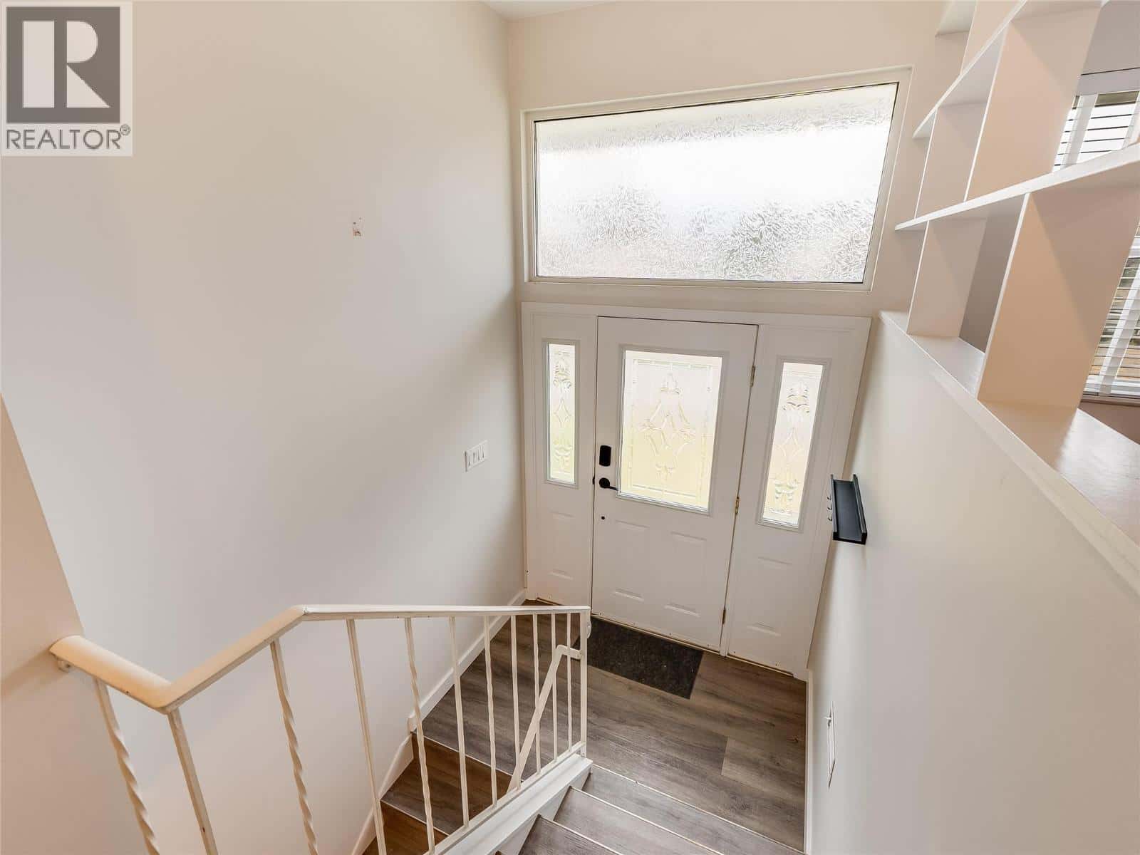 3725 Dogwood Drive — Trail, British Columbia - Photo 4 of 58