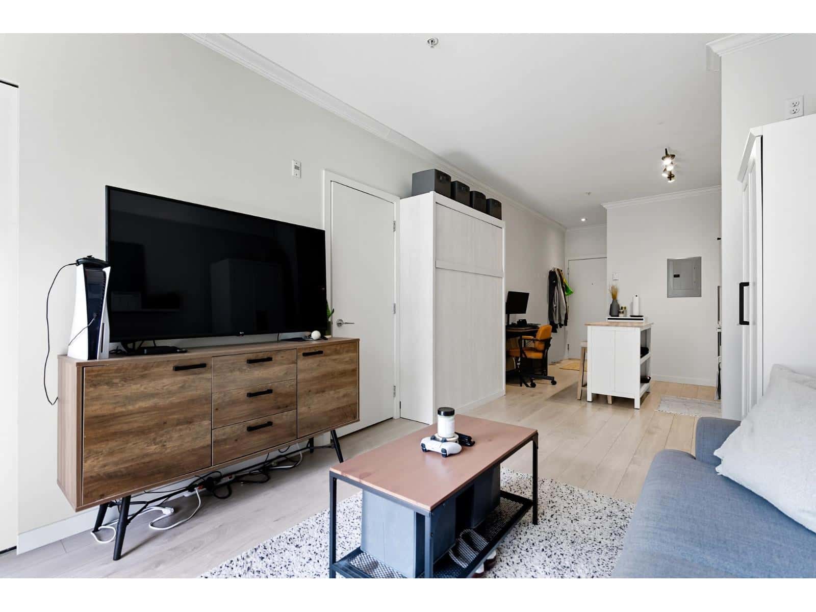 209 13678 GROSVENOR ROAD — Surrey, British Columbia - Photo 3 of 19