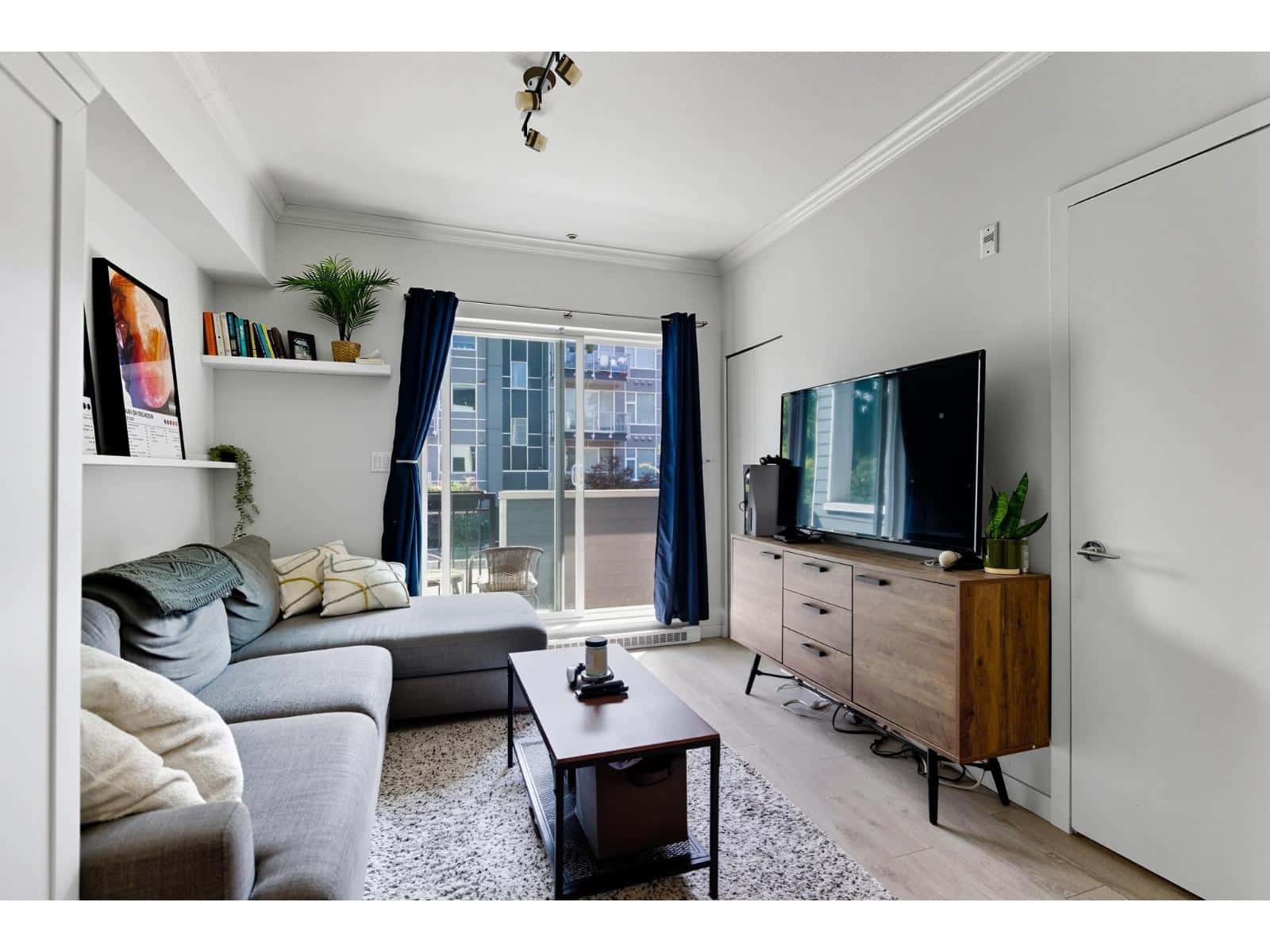 209 13678 GROSVENOR ROAD — Surrey, British Columbia - Photo 4 of 19