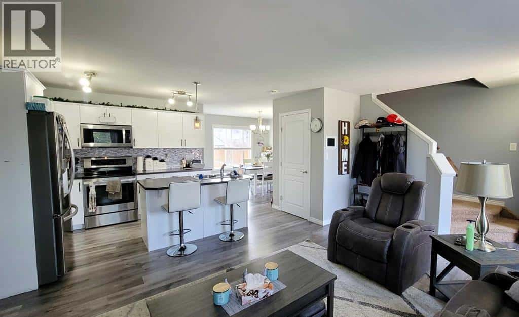 7 Rafferty Court — Sylvan Lake, Alberta - Photo 2 of 25