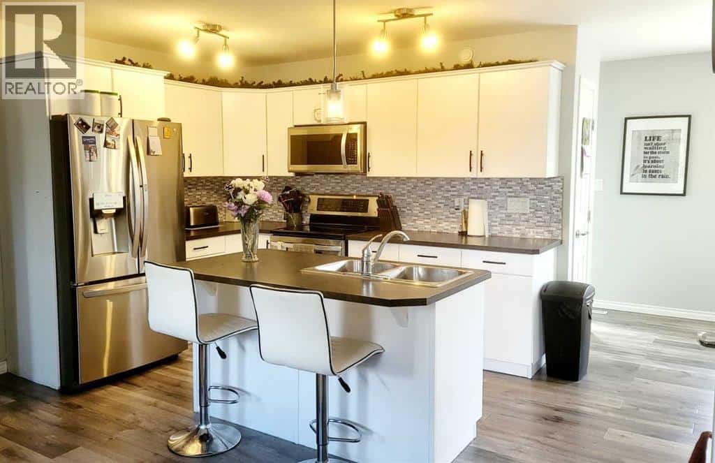 7 Rafferty Court — Sylvan Lake, Alberta - Photo 5 of 25