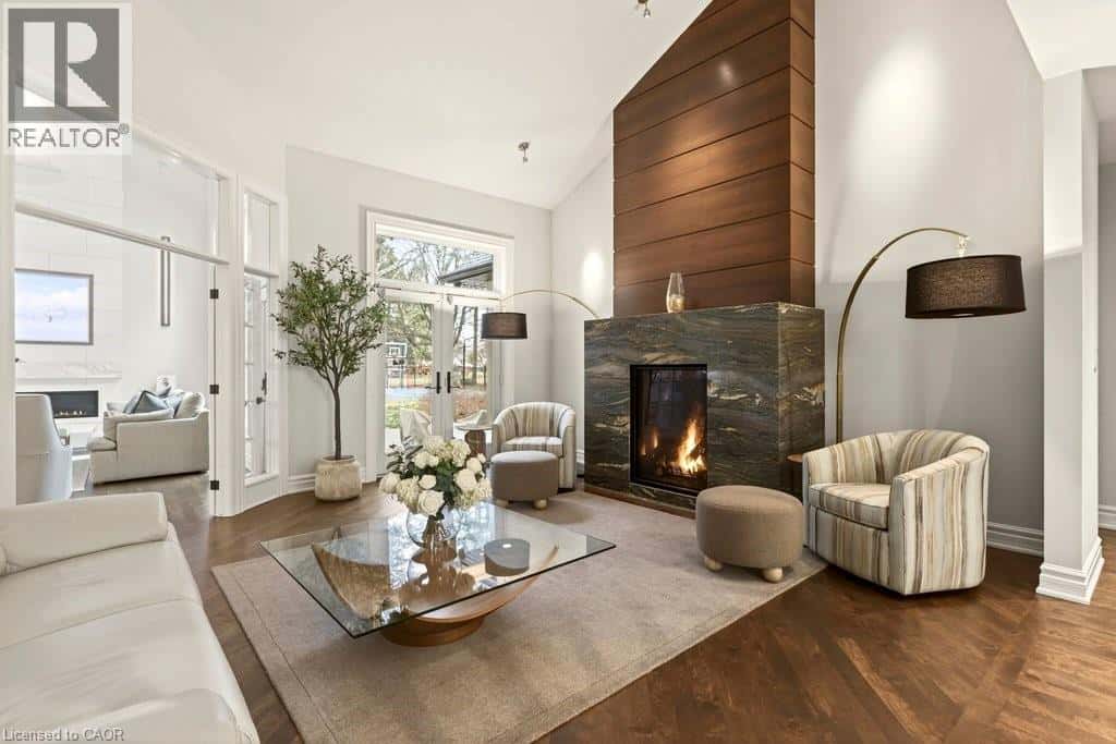 4169 LAKESHORE Road — Burlington, Ontario - Photo 4 of 50