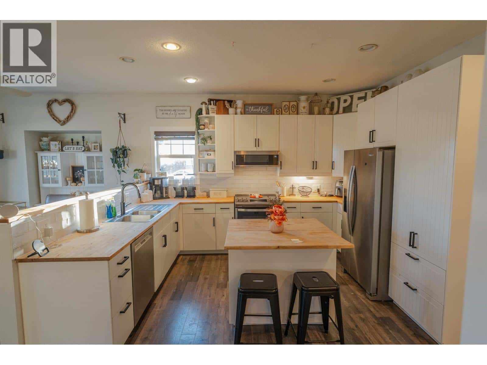 8723 109 AVENUE — Fort St. John, British Columbia - Photo 3 of 22