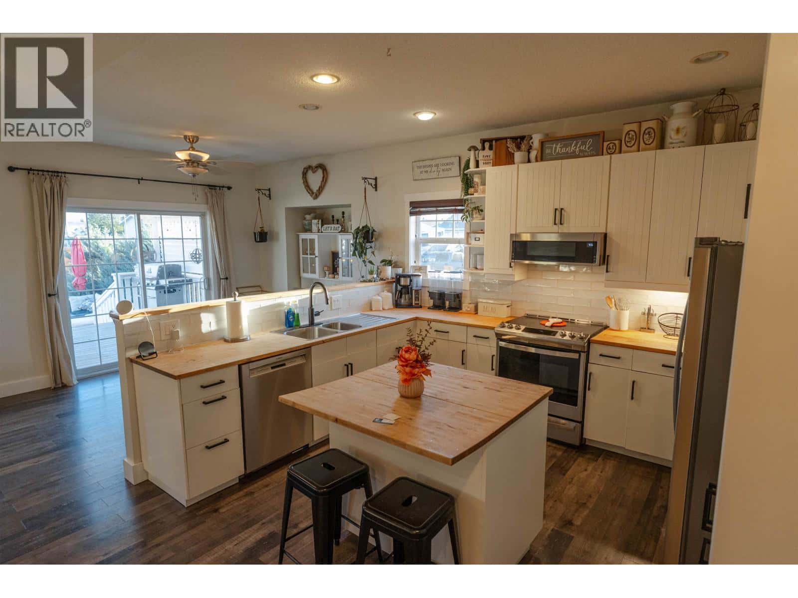 8723 109 AVENUE — Fort St. John, British Columbia - Photo 4 of 22