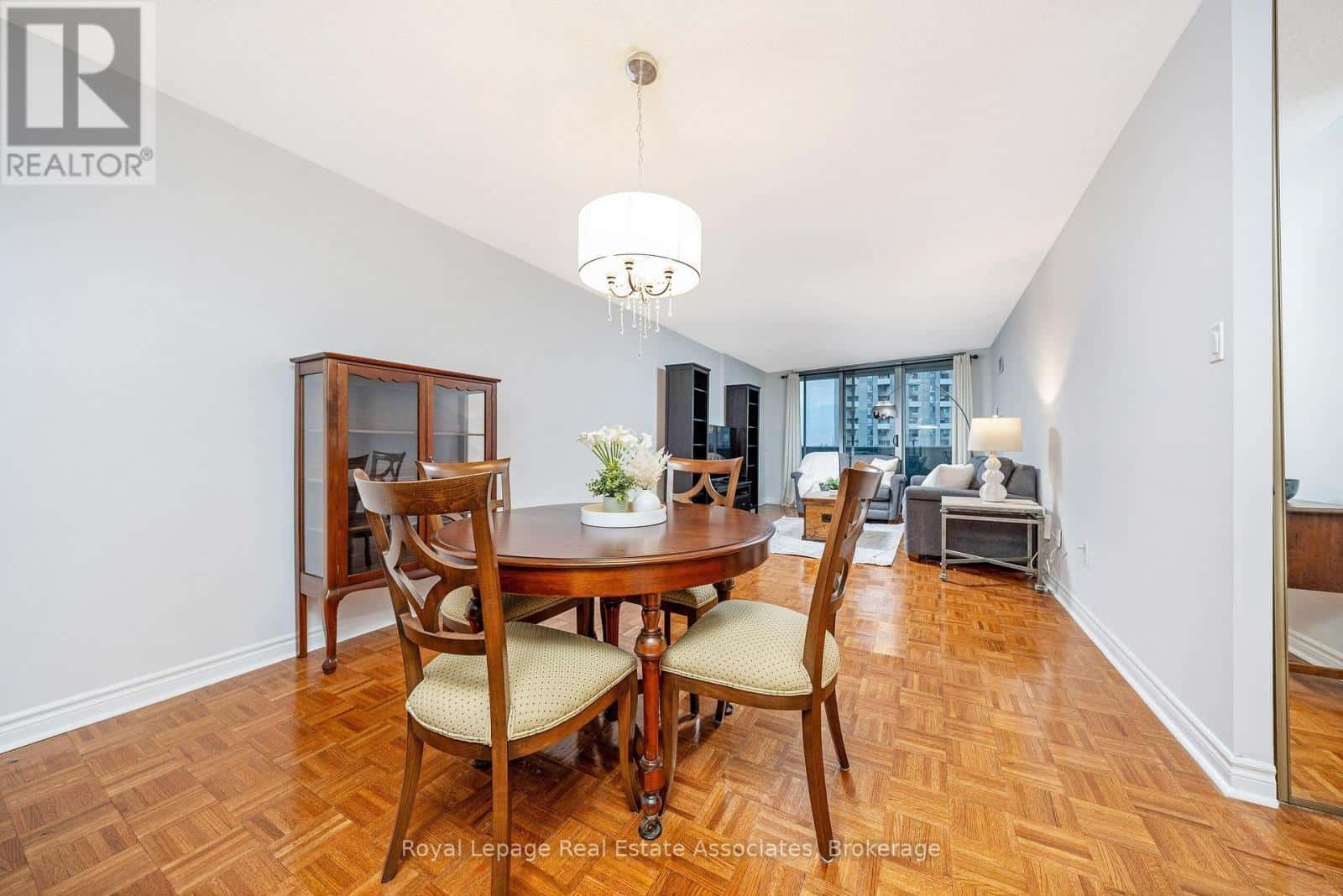 502 - 299 MILL ROAD — Toronto (Markland Wood), Ontario - Photo 4 of 28