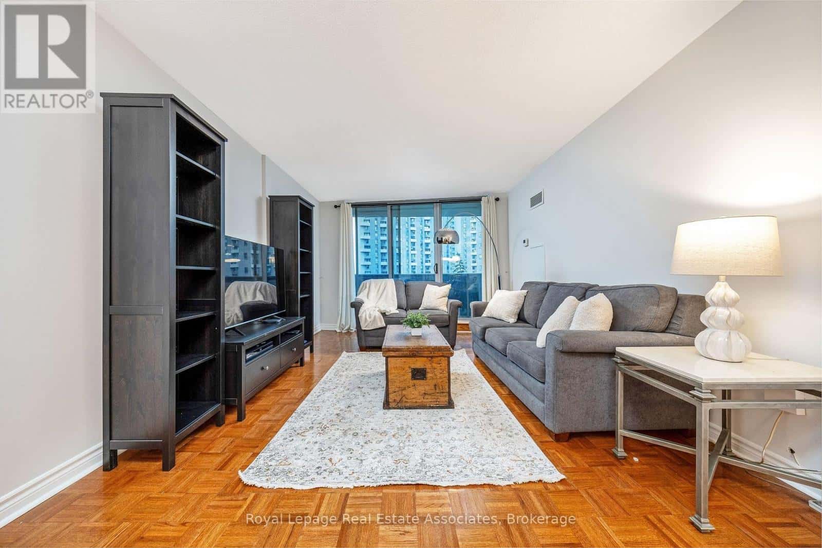 502 - 299 MILL ROAD — Toronto (Markland Wood), Ontario - Photo 5 of 28