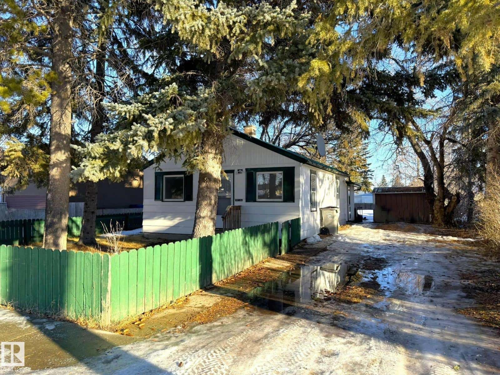 5007 49 ST — Warburg, Alberta - Photo 2 of 25