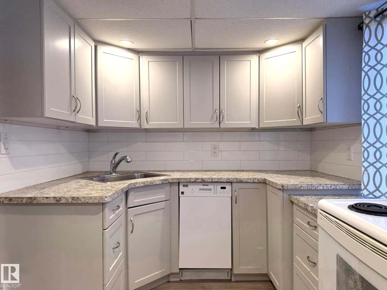 5007 49 ST — Warburg, Alberta - Photo 4 of 25