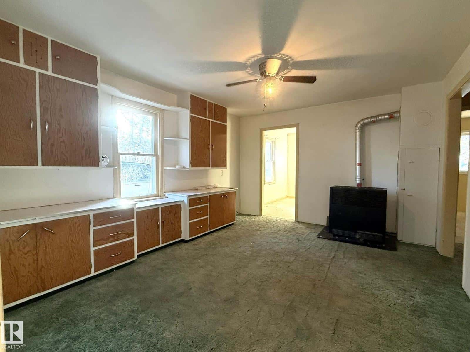 5007 49 ST — Warburg, Alberta - Photo 5 of 25