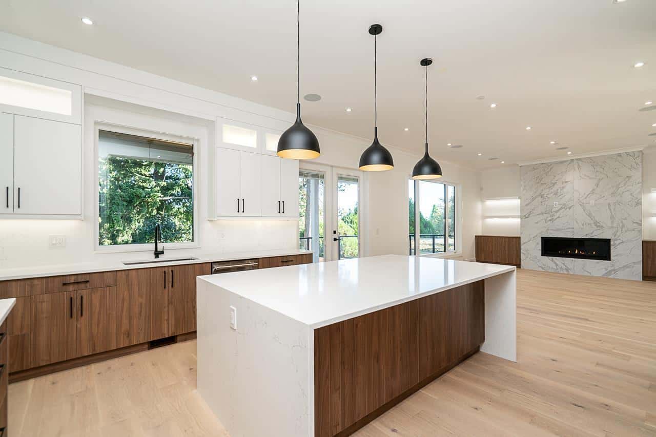 1232 PARKER STREET — White Rock, British Columbia - Photo 4 of 34