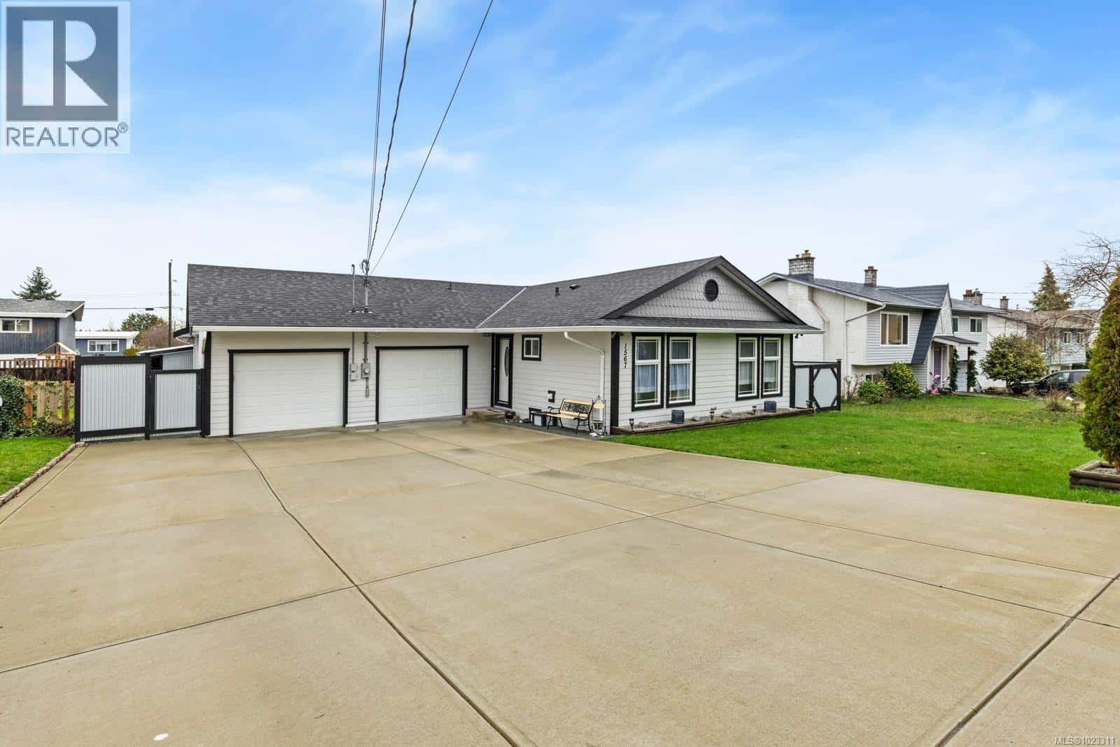 1567 Pauline St — Crofton, British Columbia - Photo 3 of 43