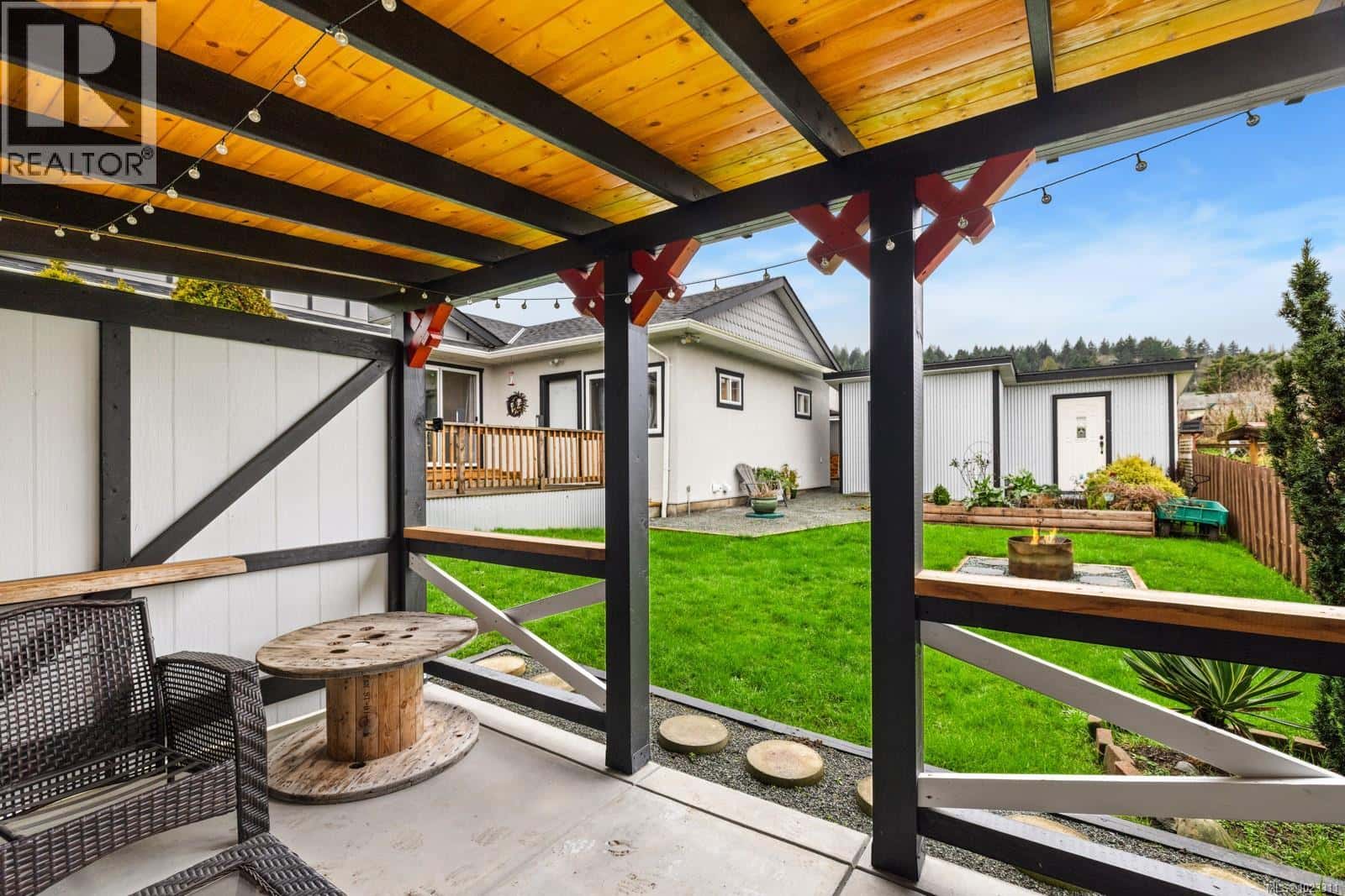 1567 Pauline St — Crofton, British Columbia - Photo 5 of 43