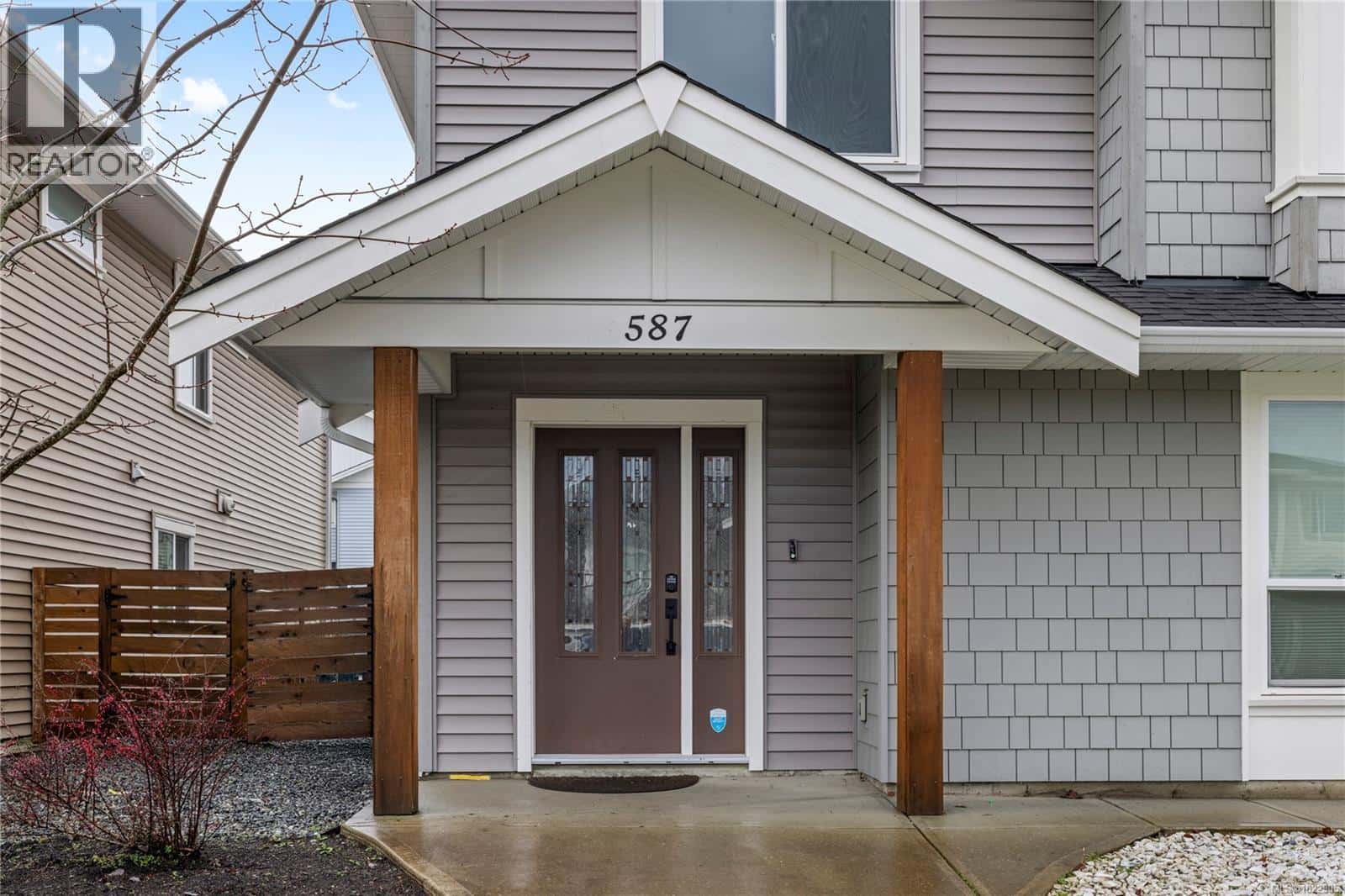 587 Lance Pl — Nanaimo, British Columbia - Photo 4 of 38