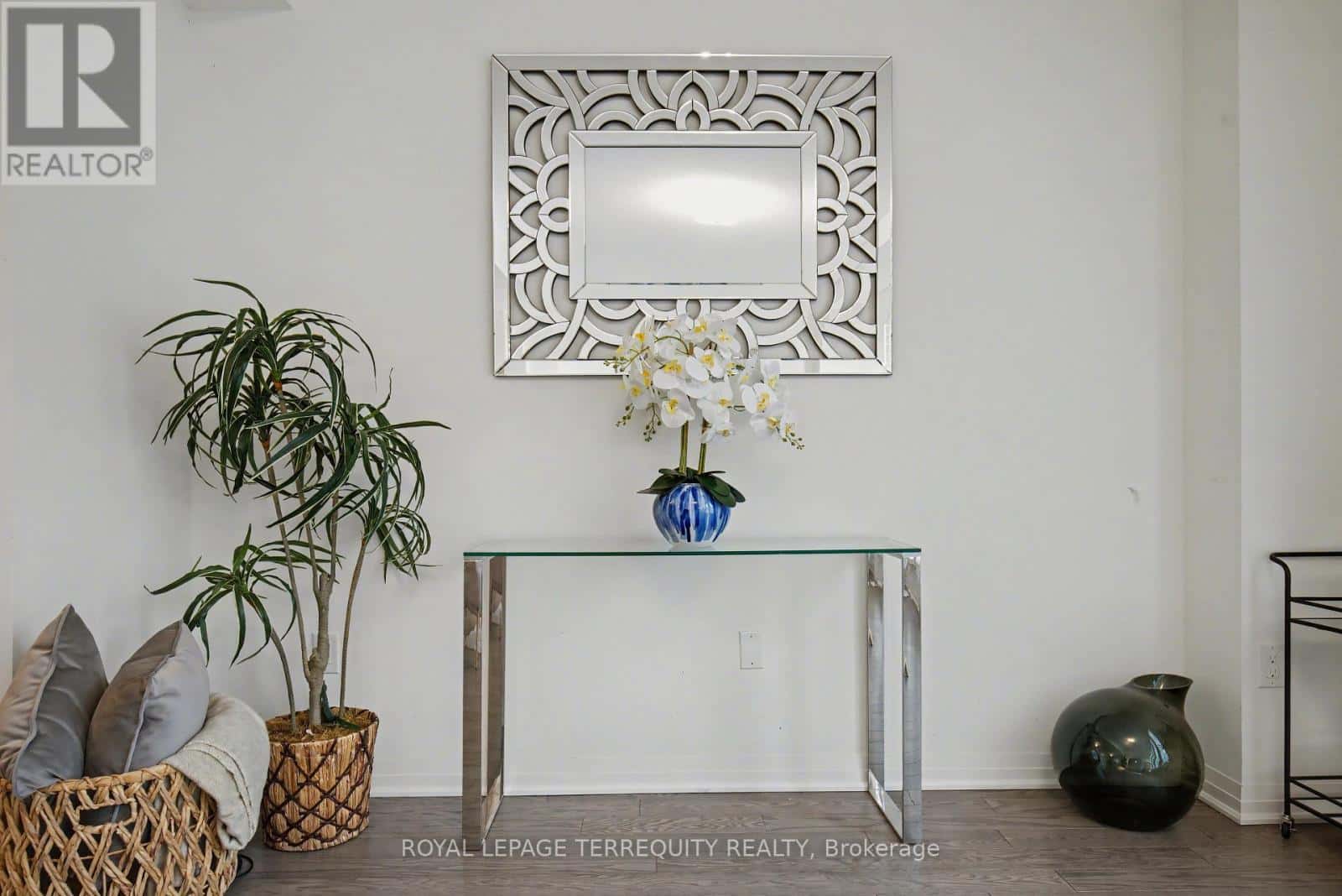 39 CROWS NEST LANE — Clarington (Bowmanville), Ontario - Photo 2 of 50