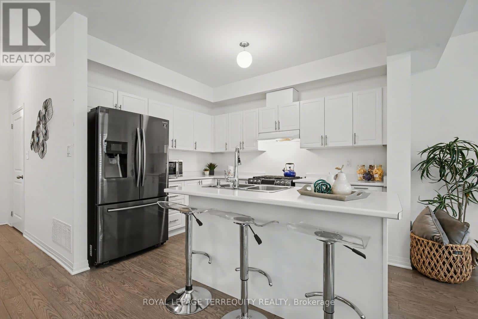 39 CROWS NEST LANE — Clarington (Bowmanville), Ontario - Photo 3 of 50