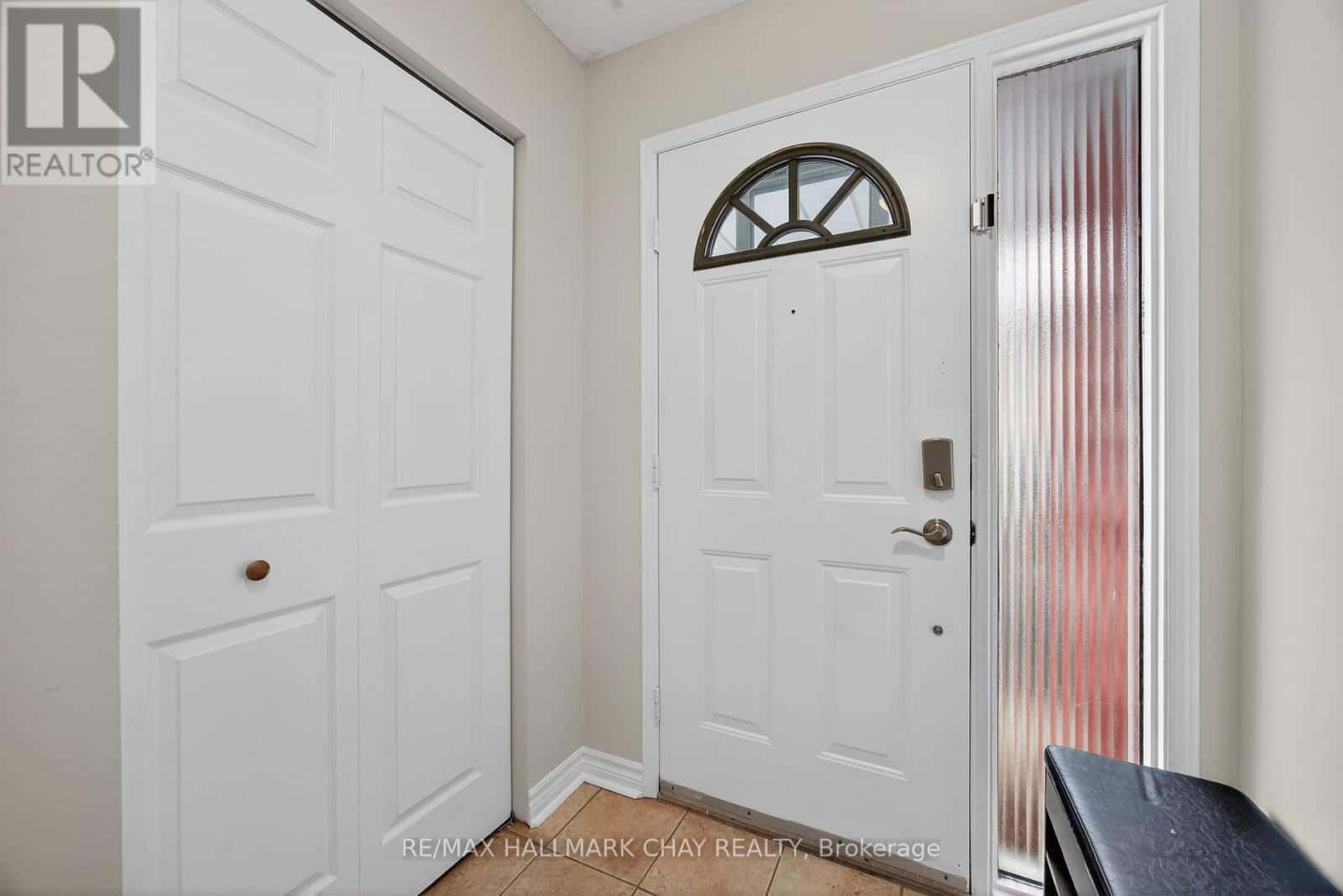 11 MCKINNON COURT — Newmarket (Gorham-College Manor), Ontario - Photo 4 of 25