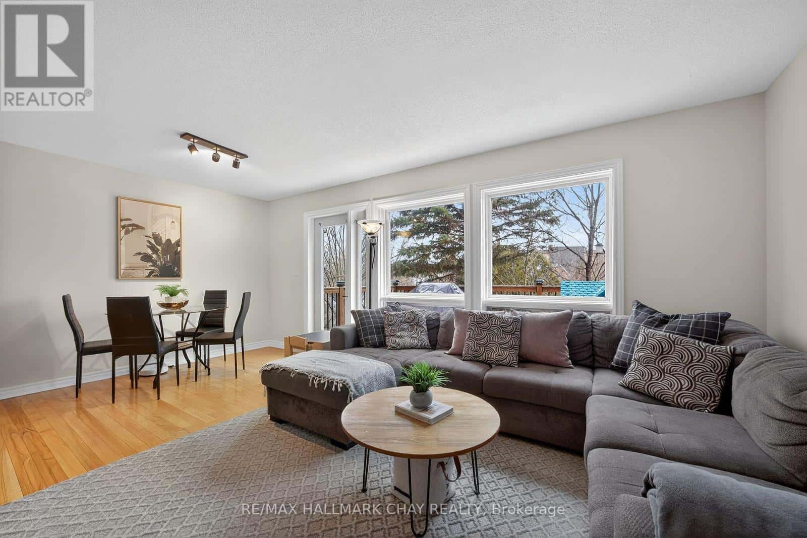 11 MCKINNON COURT — Newmarket (Gorham-College Manor), Ontario - Photo 5 of 25