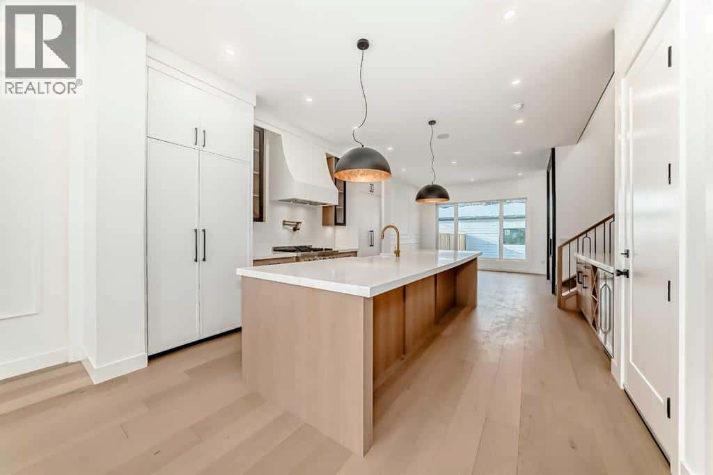 517 34A Street NW — Calgary, Alberta - Photo 5 of 43